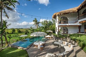 Stunning Villas Complex, 12 BR, Canggu With Staff