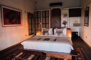 Stunning Villas Complex, 12 BR, Canggu With Staff