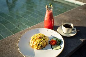 Stunning Villas Complex, 12 BR, Canggu With Staff