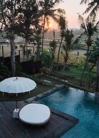 Stunning Villas Complex, 12 BR, Canggu With Staff