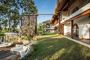 Stunning Villas Complex, 12 BR, Canggu With Staff