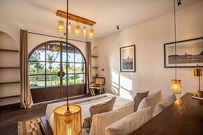 Stunning Villas Complex, 12 BR, Canggu With Staff