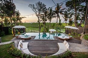 Stunning Villas Complex, 12 BR, Canggu With Staff