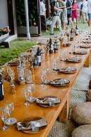 Stunning Villas Complex, 12 BR, Canggu With Staff