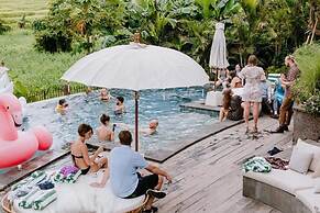 Stunning Villas Complex, 12 BR, Canggu With Staff