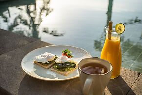 Stunning Villas Complex, 12 BR, Canggu With Staff