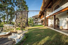 Stunning Villas Complex, 12 BR, Canggu With Staff