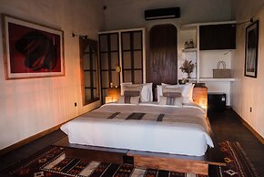 Stunning Villas Complex, 12 BR, Canggu With Staff