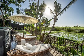 Stunning Villas Complex, 12 BR, Canggu With Staff