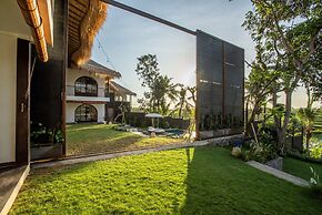 Stunning Villas Complex, 12 BR, Canggu With Staff