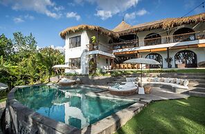 Stunning Villas Complex, 12 BR, Canggu With Staff