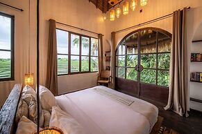 Tropical Private Villa, 3 BR, Canggu Ricefield View