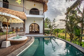 Tropical Private Villa, 3 BR, Canggu Ricefield View