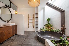 Tropical Private Villa, 3 BR, Canggu Ricefield View