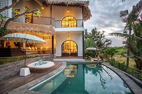 Tropical Private Villa, 3 BR, Canggu Ricefield View