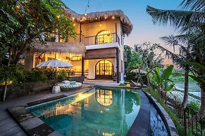 Tropical Private Villa, 3 BR, Canggu Ricefield View