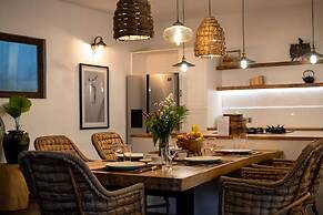 Tropical Private Villa, 3 BR, Canggu Ricefield View