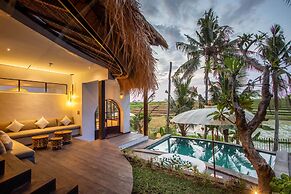 Tropical Private Villa, 3 BR, Canggu Ricefield View