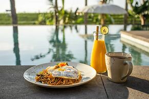 Breathtaking Private Villa, 6 BR, Canggu With Staff