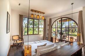 Breathtaking Private Villa, 6 BR, Canggu With Staff