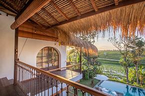 Breathtaking Private Villa, 6 BR, Canggu With Staff