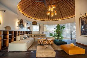 Breathtaking Private Villa, 6 BR, Canggu With Staff