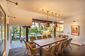 Breathtaking Private Villa, 6 BR, Canggu With Staff