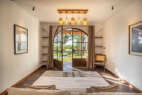 Breathtaking Private Villa, 6 BR, Canggu With Staff