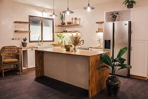 Breathtaking Private Villa, 6 BR, Canggu With Staff
