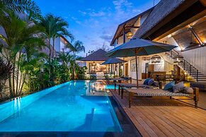 Exclusive Villas Complex, 8 BR, Canggu With Staff