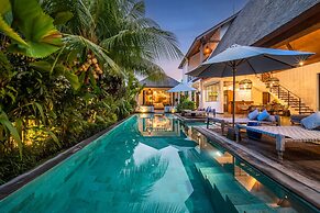 Exclusive Villas Complex, 8 BR, Canggu With Staff