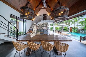Exclusive Villas Complex, 8 BR, Canggu With Staff
