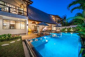 Exclusive Villas Complex, 8 BR, Canggu With Staff