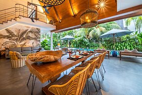 Exclusive Villas Complex, 8 BR, Canggu With Staff