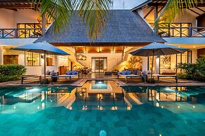 Exclusive Villas Complex, 8 BR, Canggu With Staff