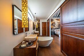 Exclusive Villas Complex, 8 BR, Canggu With Staff