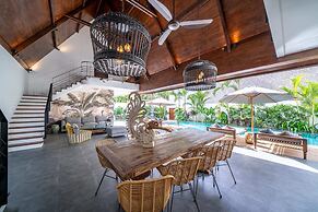 Exclusive Villas Complex, 8 BR, Canggu With Staff