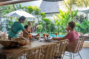 Exclusive Villas Complex, 8 BR, Canggu With Staff