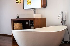 Exclusive Villas Complex, 8 BR, Canggu With Staff