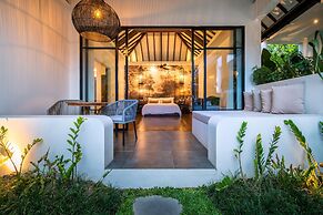 Exclusive Villas Complex, 8 BR, Canggu With Staff