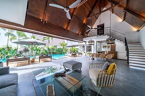 Exclusive Villas Complex, 8 BR, Canggu With Staff