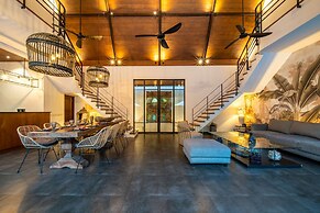 Splendid Private Villa, 4 BR, Canggu With Staff