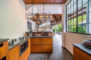 Splendid Private Villa, 4 BR, Canggu With Staff
