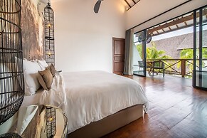 Splendid Private Villa, 4 BR, Canggu With Staff