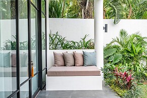 Splendid Private Villa, 4 BR, Canggu With Staff