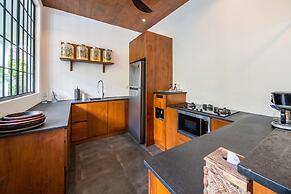 Splendid Private Villa, 4 BR, Canggu With Staff