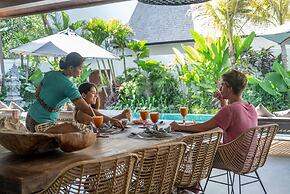 Splendid Private Villa, 4 BR, Canggu With Staff