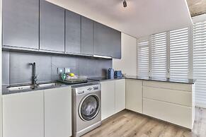 Luxury 2 Bedroom With Balcony