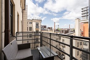 1BR Penthouse with Sauna & Private Rooftop Terrace