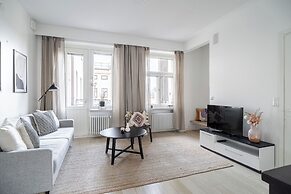 1BR Penthouse with Sauna & Private Rooftop Terrace